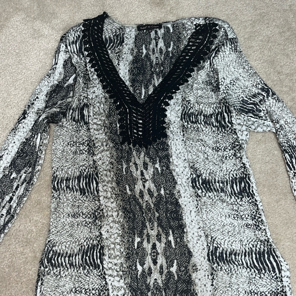 EUC Violette & Claire V-neck 3/4 sleeve, adorable snakeskin print, med